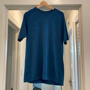 Men’s Size Large Lululemon Athletic Shirt